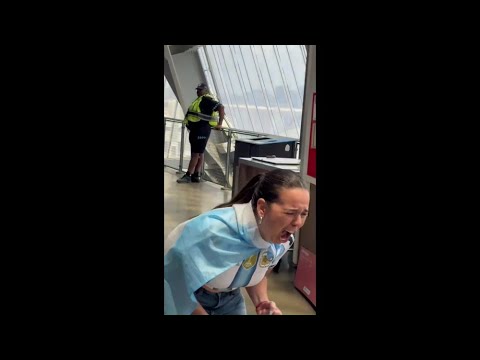 Argentina rimonta, il tifoso dell’Egitto sotto choc allo stadio – Video