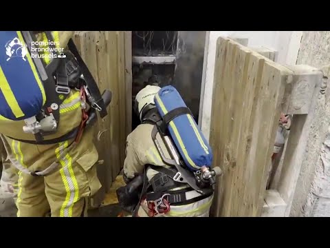 Incendio a Bruxelles, 4 morti e 6 dispersi: l’intervento dei vigili
