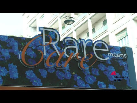 Rare Means care: a Milano Sobi dà voce alle malattie rare con un’edicola di fiori